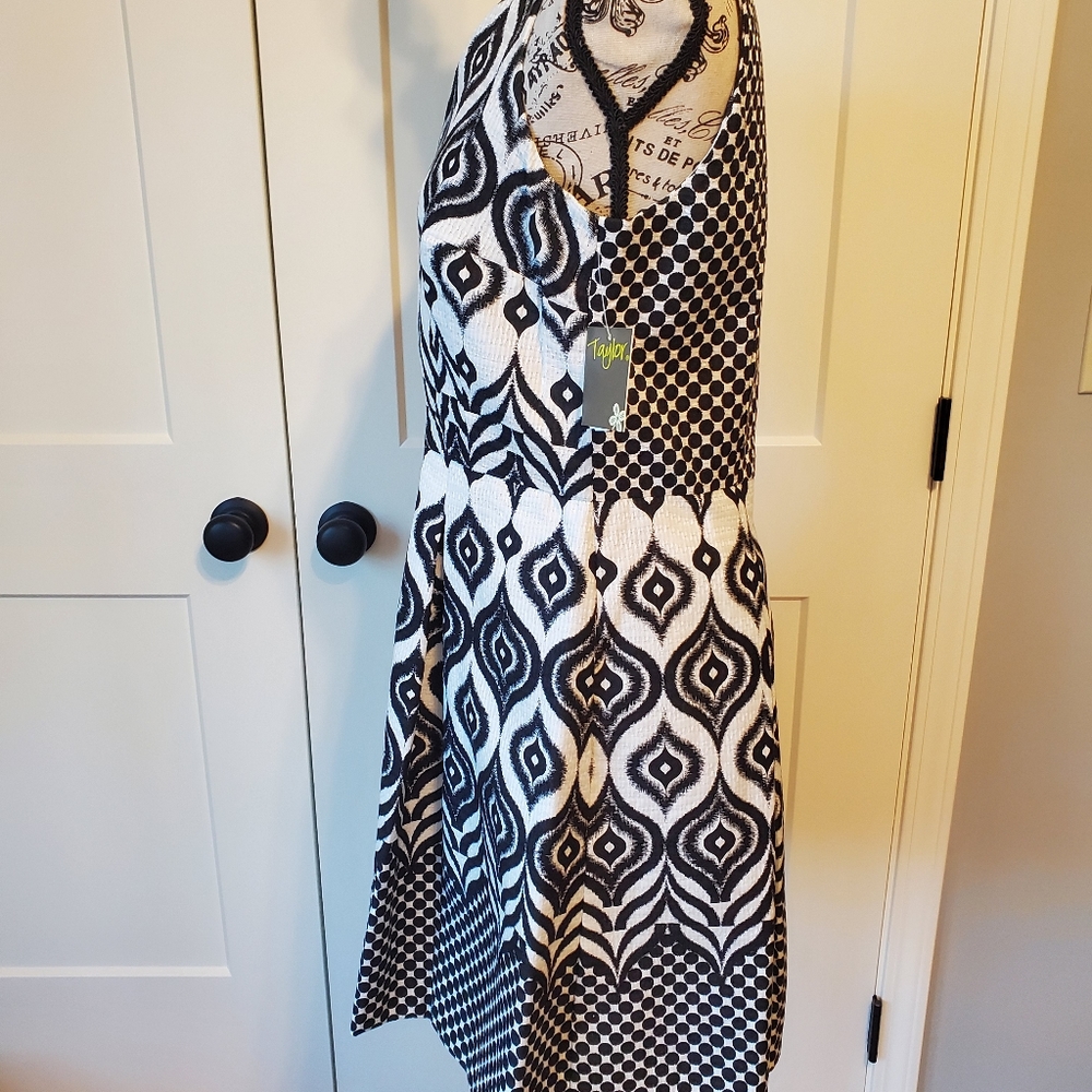 Stunning Just Taylor Dress-NWT - Picture 4 of 8